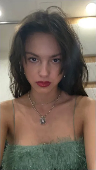 Termine les paroles : ''It took you two weeks to go off and date her...''