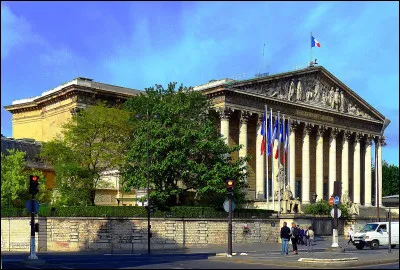Dans quel palais parisien l'Assemblée nationale siège-t-elle ?