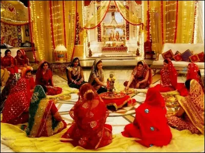 Quelle fête hindoue porte le nom de "fête des lumières" ?