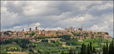 Quelle est cette ville de l'Ombrie de 20 000 habitants, située sur une plate-forme volcanique dominant la campagne environnante ?