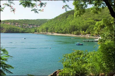 Où se situe la plage de Malendure ?