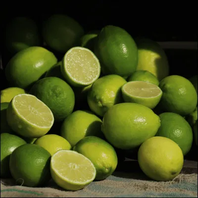 Vrai ou faux ? Le citron vert est un citron jaune cueilli avant maturation.