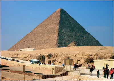 Où se trouvent les pyramides de Gizeh ?