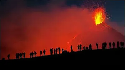 En quelle année Guy de Maupassant aurait-il gravi ce volcan ?