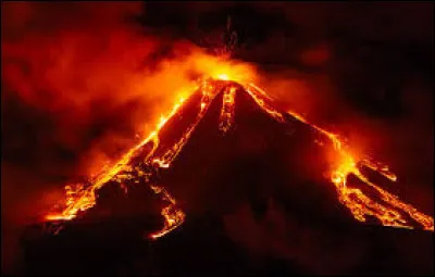 A quelle catégorie des volcans le volcan de l'Etna appartient-il ?