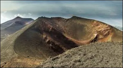 Dans quel pays retrouve-t-on l'Etna ?