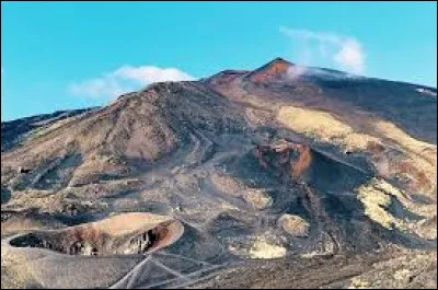 Quel autre nom est donné à l'Etna dans sa phase de formation actuelle ?