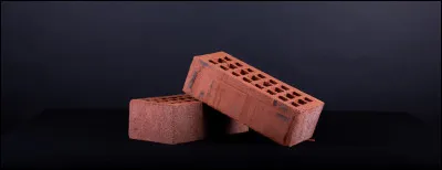 Quelle technologie insolite transforme les déchets en briques ou matériaux de construction ?