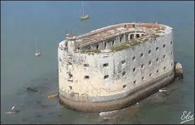 Combien de caisses explosives retrouve-t-on dans l'épreuve du baril de poudre ?