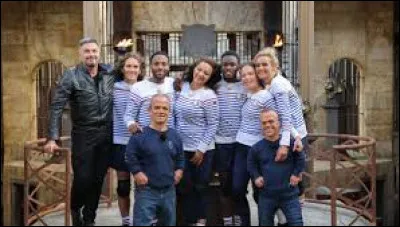 Avec quoi le candidat doit-il faire éclater des ballons dans une version récente du rodéo-dino ?