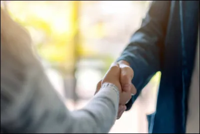 Quand tu rencontres quelqu�un de nouveau, tu es plut&ocirc;t�