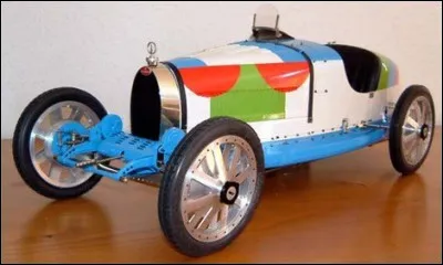 Pour les amateurs de voiture de luxe, quel est le prénom de monsieur Bugatti ?