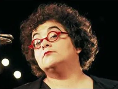 Quel est l'instrument à cordes frappées de prédilection de Juliette (la chanteuse) ?