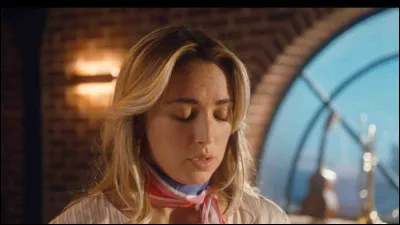 Comment s'appelle le personnage sur la photo ?