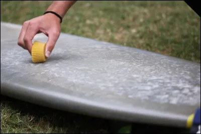 Quelle est la fonction de la wax sur une planche de surf ?