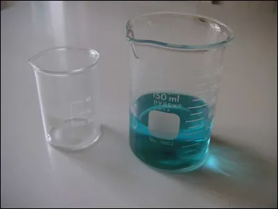 Quelle célèbre boisson gazeuse a été inventée par un pharmacien en 1886 qui voulait créer un sirop médicinal contre les maux de tête ?