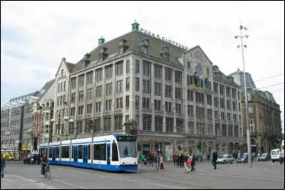 Quel est le nom de ce musée de cire d'Amsterdam ?