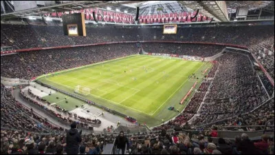 Quel est le nom du club de foot d'Amsterdam ?