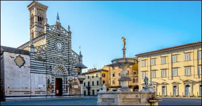 Quelle est cette ville de 200 000 habitants, située en Toscane près de Florence, ville de tradition marchande et textile, où la lettre de change a été inventée à la fin du XIVe siècle ?