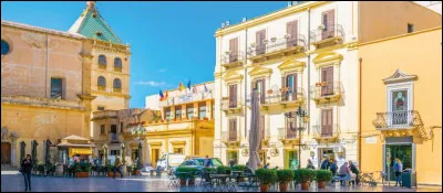 Quelle est cette ville sicilienne de 80 000 habitants, connue pour son vin et pour l'expédition de Garibaldi qui a libéré la Sicile ?