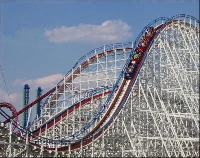 Ce parc d'attraction, situ en Gorgie, possde l'une des collections de montagnes russes les plus impressionnantes du monde. Quel est son nom ?
