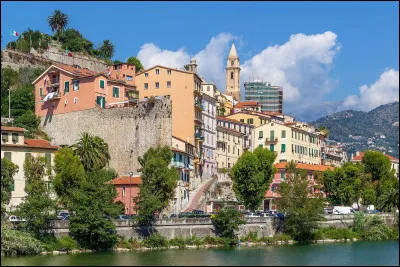 Dans quel pays se situe la ville de Vintimille ?