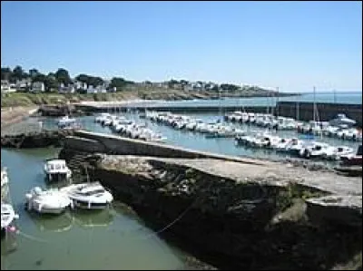 Nous faisons une halte au port aux Moines, à Saint-Gildas-de-Rhuys. Commune de l'agglomération Vannetaise, bordée par l'océan Atlantique, elle se situe dans le département ...