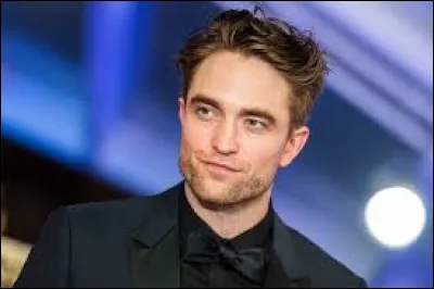 Quelle créature Robert Pattison incarne-t-il dans la saga "Twilight" ?