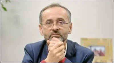 De quelle ville française Robert Ménard est-il le maire depuis 2014 ?