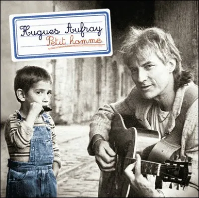 Hugues Aufray chante "Elle descend de la montagne à cheval" reprenant une chanson du folklore américain. Qui embrasse cette jeune fille en descendant ?