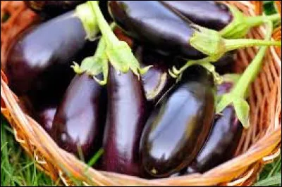 L'aubergine peut se consommer aussi bien cru que cuite.