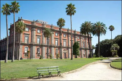 Le musée de Capodimonte, situé sur une colline dans un ancien palais royal, se trouve à ...