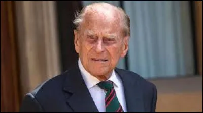 Combien de coups de canon ont été tirés de Londres le lendemain de sa mort ?