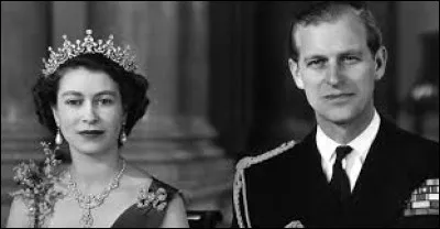 Aux côtés de quel célèbre personnage ouvre-t-elle les Jeux olympiques de Londres en 2012 ?