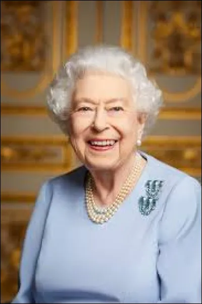 Combien de Premiers ministres voit-elle se succéder tout au long de son règne ?