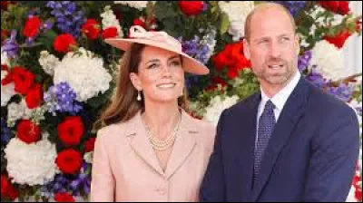 A l'issue de combien d'années de vie commune s'est-elle fiancée à William ?