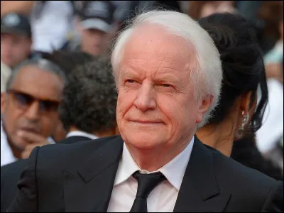 Cet homme est connu comme étant André Dussollier. En dehors de sa profession, il est...