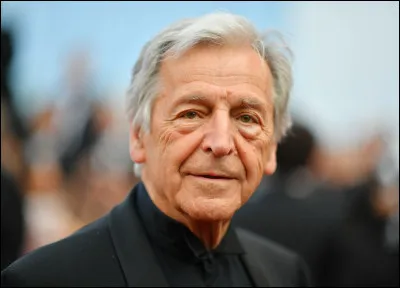 Cet homme est connu comme étant Costa-Gavras. En dehors de sa profession, il est...