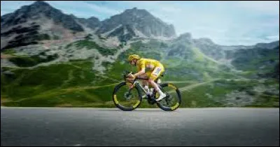 Laquelle de ces compétitions est souvent appelée "Le Tour" ou "La Grande Boucle" ?
