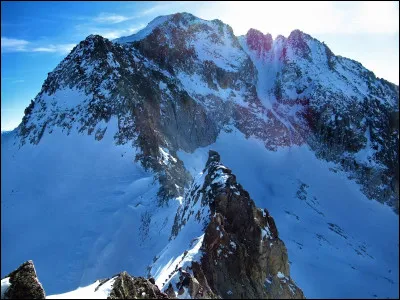 Pic : à quelle altitude culmine le plus haut Pic des Pyrénées espagnoles, le Pic d'Aneto ?