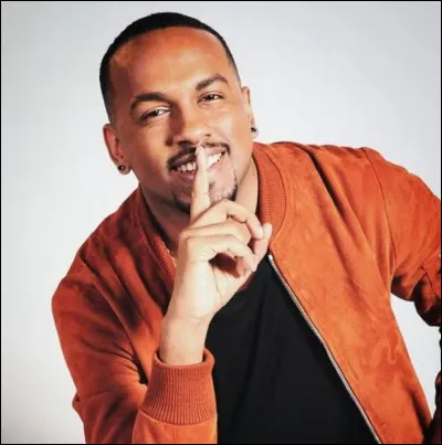 Qui est ce chanteur français, auteur notamment des titres "Celui..." et "Aurélie" ?