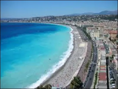 Dans quelle ville du département des Alpes-Maritimes ''la baie des Anges'' est-elle située ?