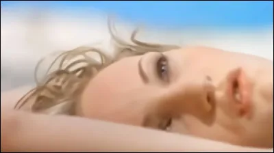 Complétez le titre de l'une de ses chansons : ''Il me dit que je suis...''.