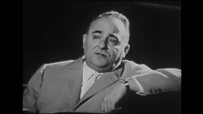 Le jour de ses 21 ans, elle monte pour la première fois sur la scène de l'Olympia. Qui est ce directeur de salle à l'origine du renouveau de l'Olympia ?