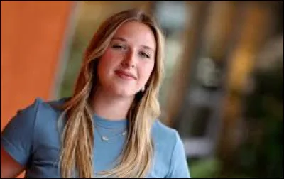 Laquelle de ces propositions correspond au titre de son quatrième single ?