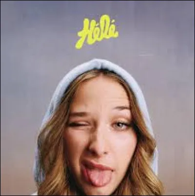 Quelle langue sa mère enseignait-elle dans son enfance ?