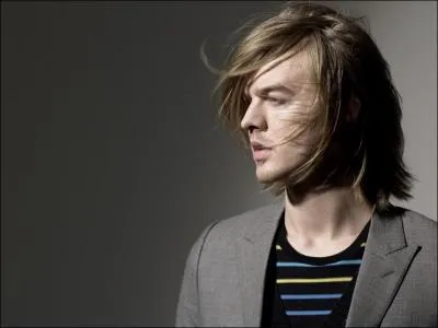 Finaliste de 'A la recherche de la nouvelle star' en 2003, c'est Thierry ...