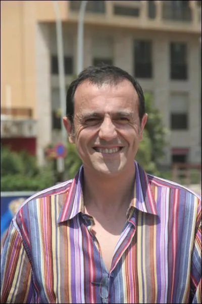 Animateur TV qui a donn la rplique  Patrick Bruel dans le film 'L'union sacre', c'est Thierry ...