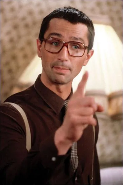 Cet acteur hal (bronz) a fait de la pub pour Saint Yorre, c'est Thierry ...