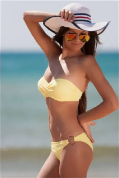 Quel est le nom d'un maillot de bain 2 pièces pour femme ?